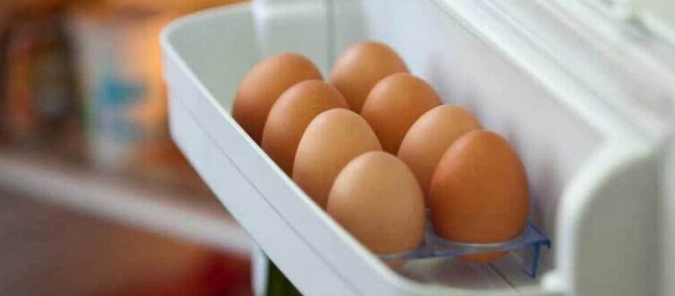 Ποια κίνηση δεν πρέπει να κάνετε πριν να βάλετε τα αυγά στο ψυγείο